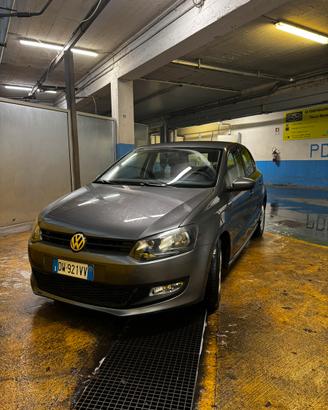 VW Polo 5a serie - Benz. 118000 km NEOPATENTATI