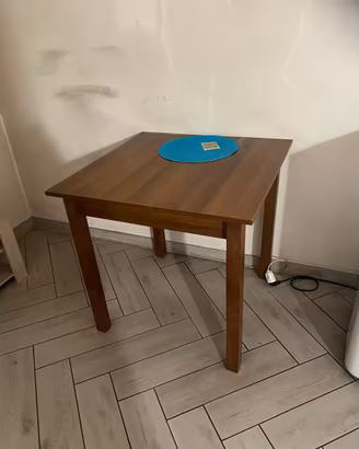 Tavolo Quadrato in Legno – Salvaspazio e Robusto