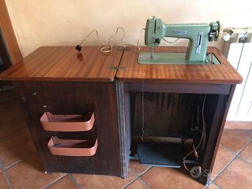Macchina da cucire con mobile