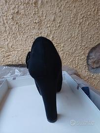 scarpe in camoscio nero eleganti