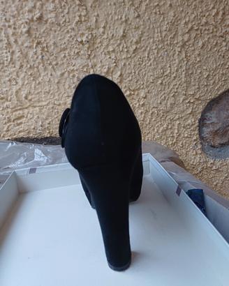 scarpe in camoscio nero eleganti