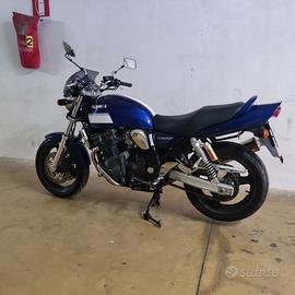 SUZUKI GSX 750 INAZUMA