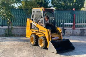 P90 Mini pala 15 q.li Komatsu con Joystick