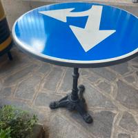 Tavolino cartello stradale