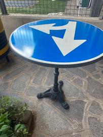 Tavolino cartello stradale