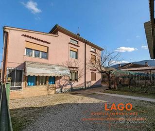 Casa indipendente di 200 m² con più di 5 locali e 