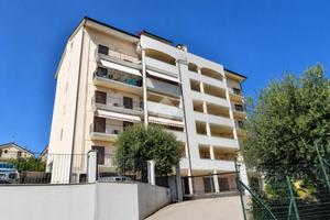 5 LOCALI A CHIETI