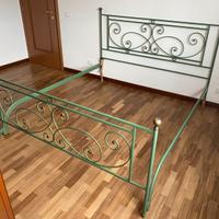Struttura letto matrimoniale in ferro battuto