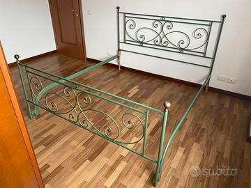 Struttura letto matrimoniale in ferro battuto