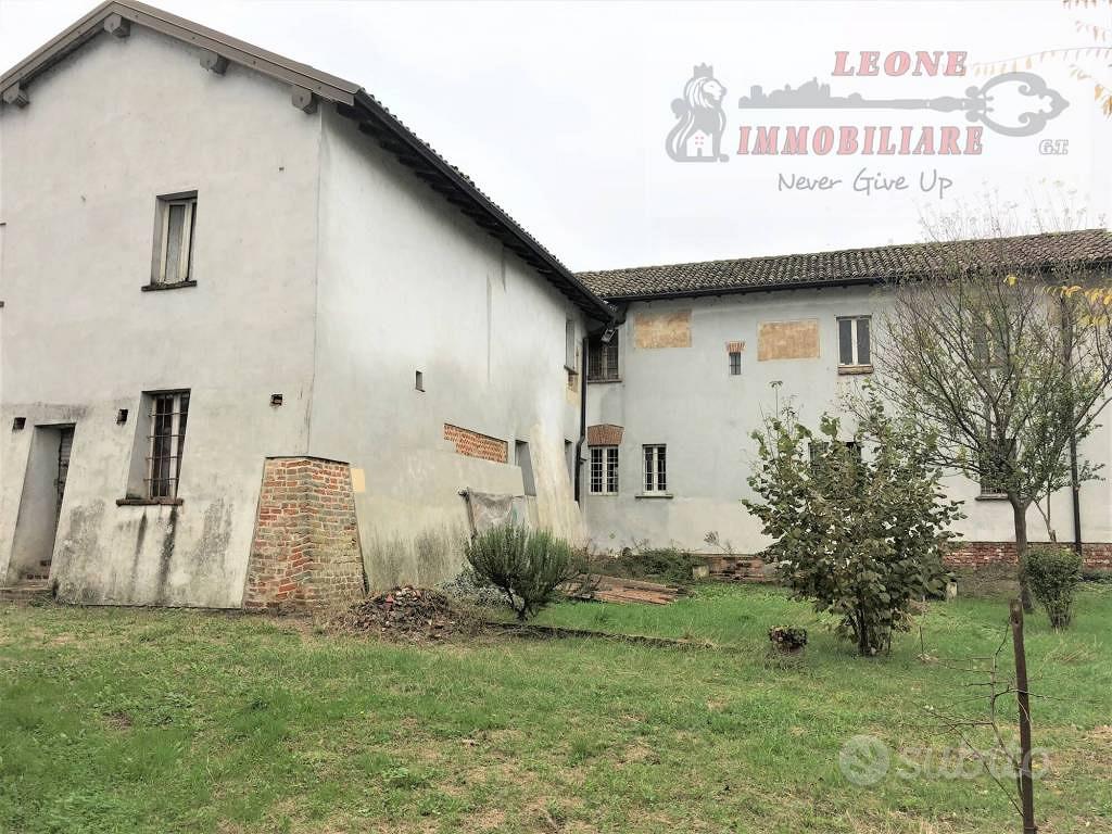 Rustico / Casale di 210 m² con più di 5 locali a M - Vista 5