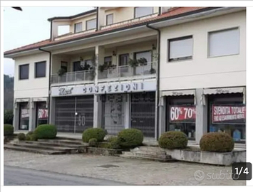 Negozio (doppio) con 6 vetrine