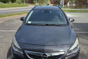 Opel Astra Sports Tourer
1.7 cdti 110cv NEOPATENTA