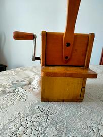 Grattugia vintage in legno Cantoni 