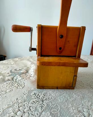 Grattugia vintage in legno Cantoni 