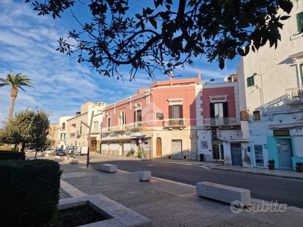 MULTILOCALE A POLIGNANO A MARE