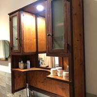 Mobile stile industriale adattato a mobile bagno