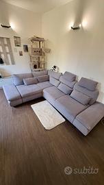 Divano XXL Alcantara/Microfibra grigio.