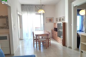 Trilocale a mt.100 da mare. Posto auto riservato