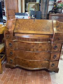 Credenzino a ribaltina, lastronato in noce