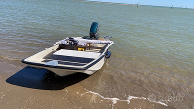 Boston Whaler 13