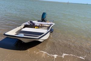 Boston Whaler 13