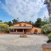 AMPIA Villa a soli 10 minuti dal centro e dal mare