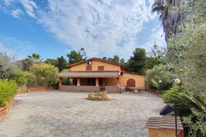 AMPIA Villa a soli 10 minuti dal centro e dal mare