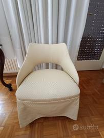 DUE POLTRONCINE BIANCHE