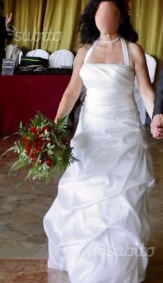 Vestito da sposa completo di accessori