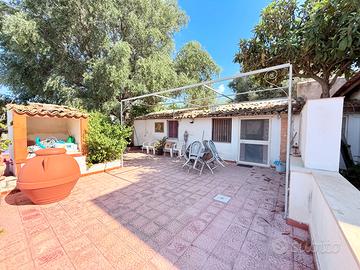 Arenella | Villino munito di garage e piscina