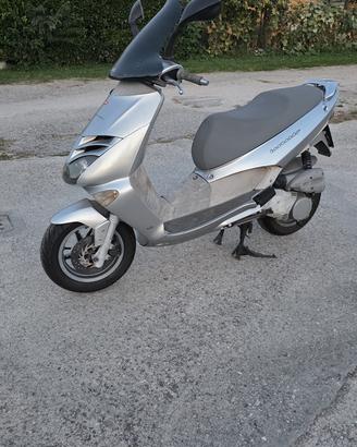 Scooter Aprilia Leonardo 125