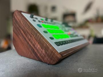 Analog Rytm mk2 supporto legno di noce
