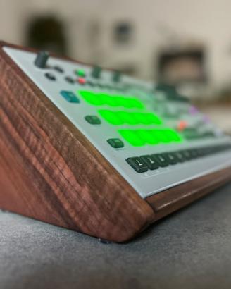 Analog Rytm mk2 supporto legno di noce