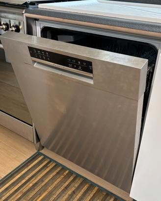 Lavastoviglie BOSCH sottopiano libera installazion