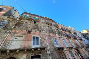 Ampio appartamento cinque vani Centro Storico