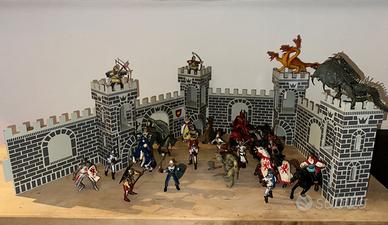 Lotto Cavalieri Medievali e draghi