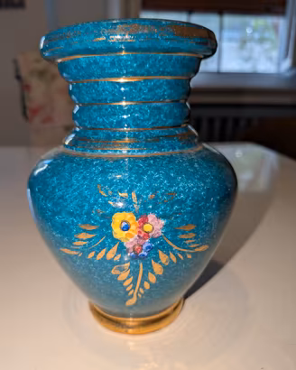 Vaso anni '40 in maiolica e dettagli oro.