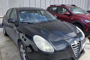 Vend  giulietta oppure scambi  con scooter 125cc