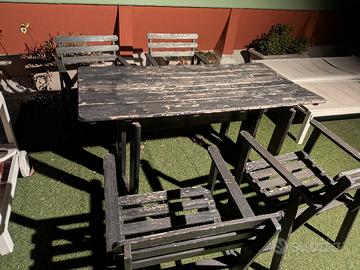 tavolo e sedie da giardino esterno terrazzo