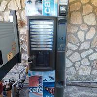 Distributore automatico caffè e bevande