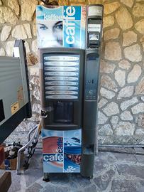 Distributore automatico caffè e bevande