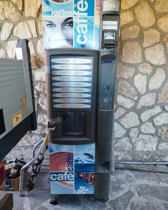 Distributore automatico caffè e bevande