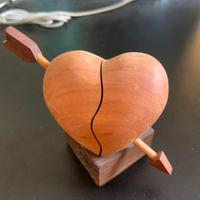 Cuore degli innamorati in legno