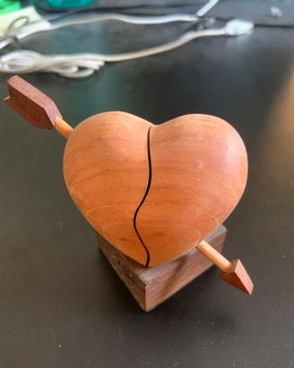 Cuore degli innamorati in legno