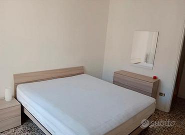 Stanza singola con balcone a Monza