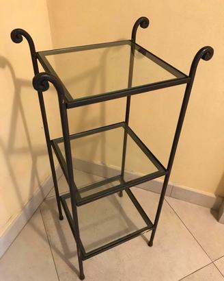 Elegante comodino in ferro battuto