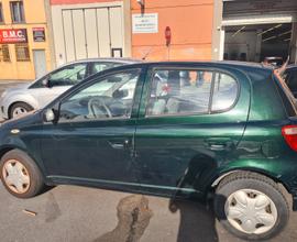 TOYOTA Yaris - 2001
