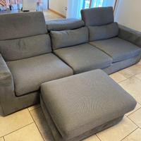 Divano con poggiapiedi