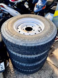 Land Rover Defender 4 cerchi Wolf con pneumatici
