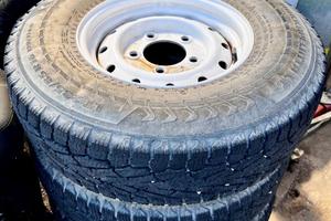 Land Rover Defender 4 cerchi Wolf con pneumatici
